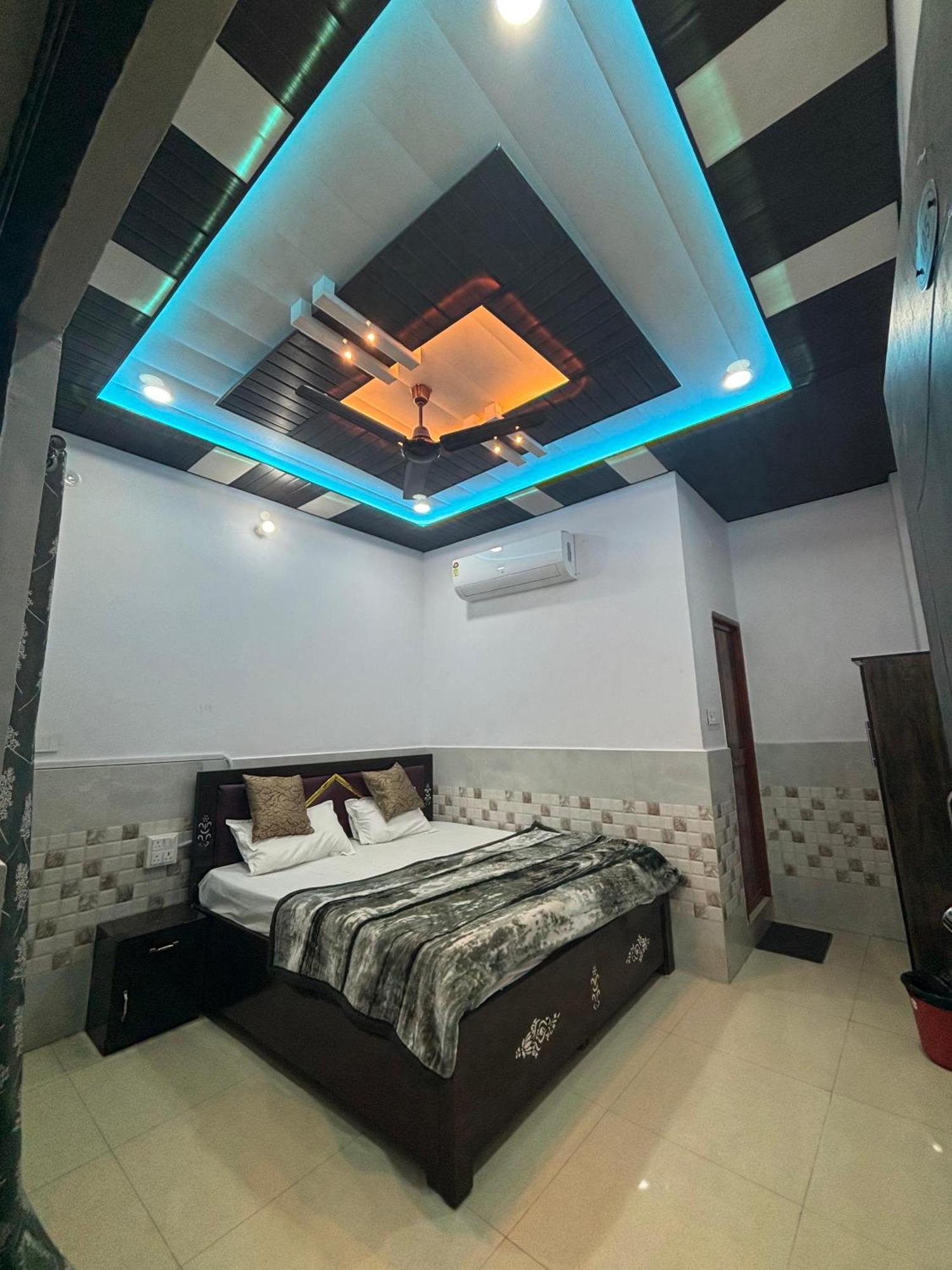 Rudra Inn Ayodhya Экстерьер фото